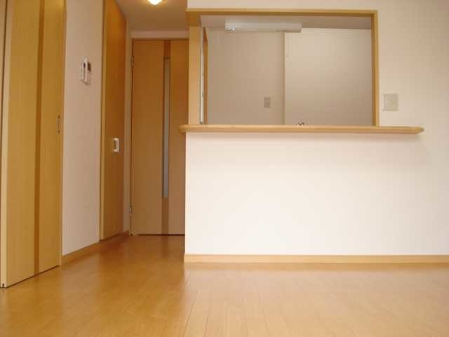 熊本市西区島崎４丁目のアパートの居間・リビング
