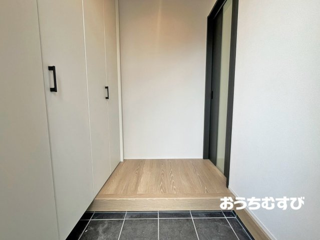 春日井市前並町6期(全3棟)の玄関