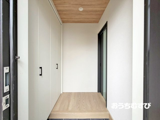 春日井市前並町6期(全3棟)の玄関