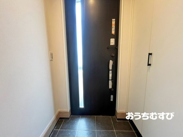 春日井市前並町6期(全3棟)の玄関