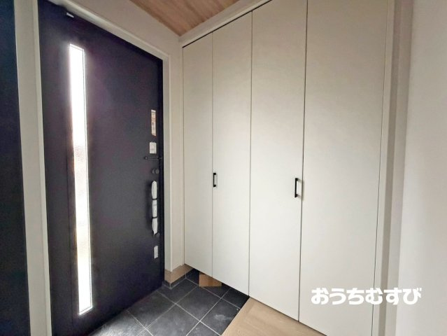 春日井市前並町6期(全3棟)の玄関