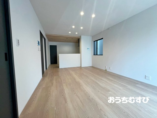 春日井市前並町6期(全3棟)の居間・リビング