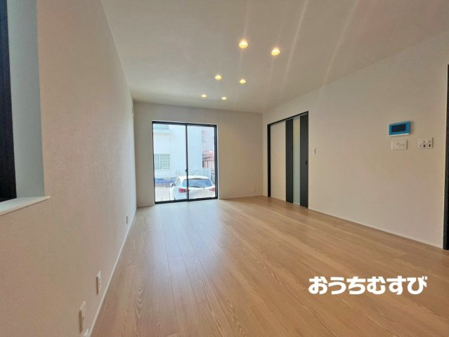 春日井市前並町6期(全3棟)の居間・リビング