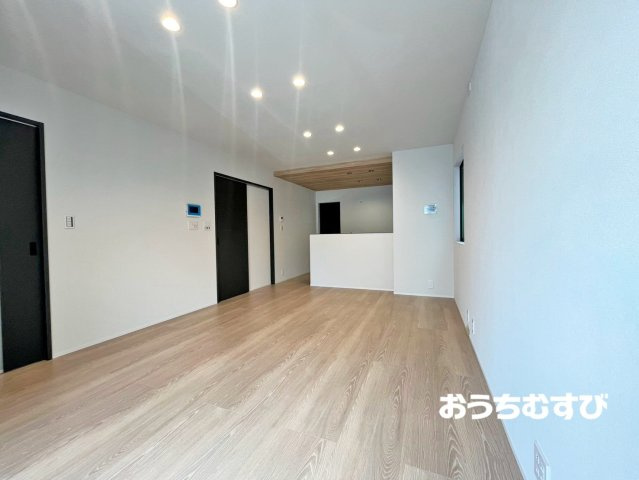 春日井市前並町6期(全3棟)の居間・リビング