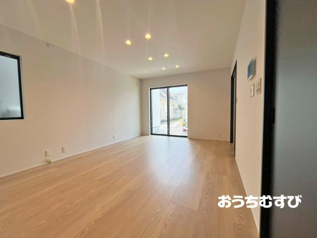 春日井市前並町6期(全3棟)の居間・リビング