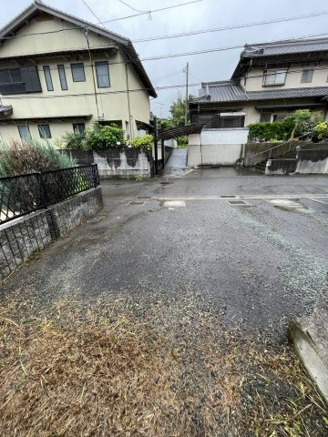 上原　中古住宅の駐車場