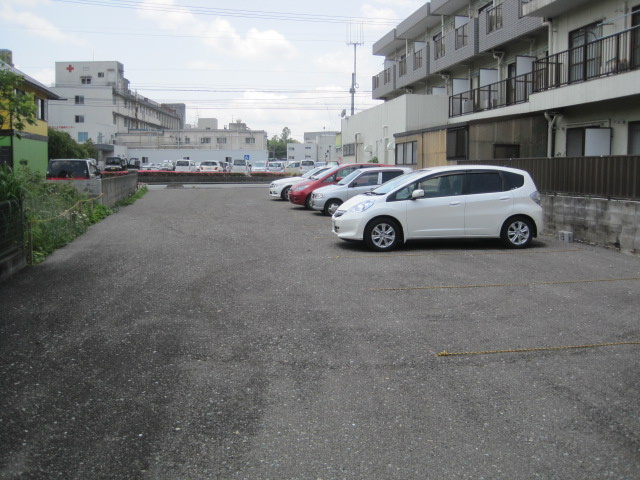 ひまわり薬局横駐車場の駐車場