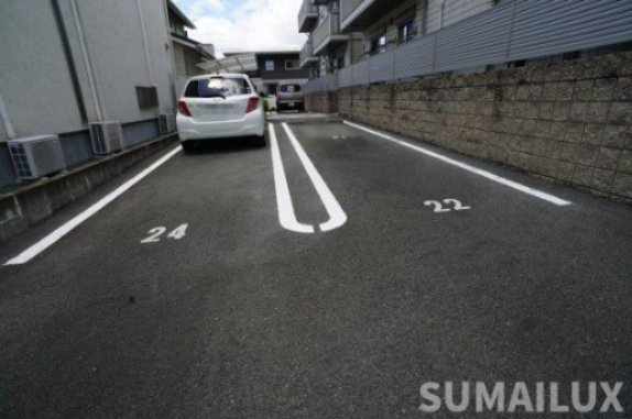 ビー・フィールドⅠの駐車場