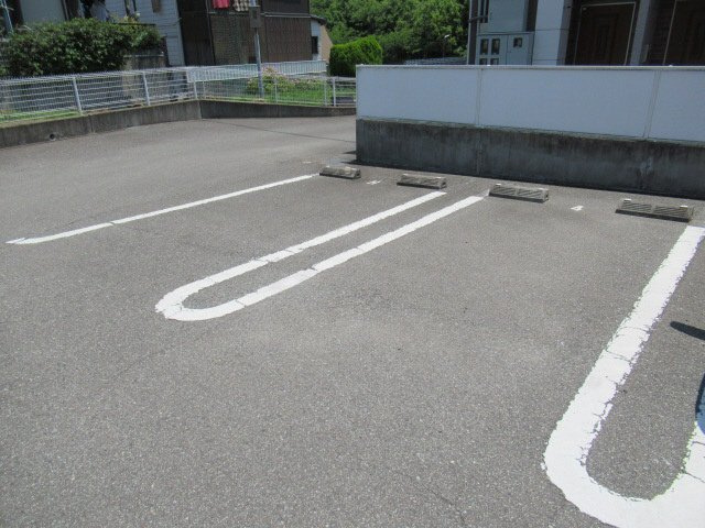 レインボーズヒルⅡの駐車場