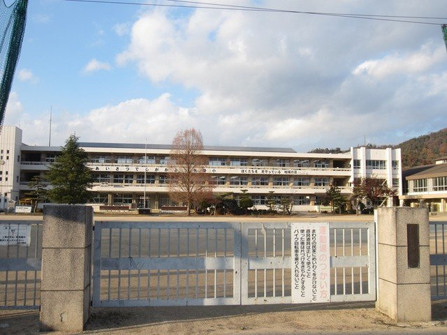 ショコラハウスの周辺|矢掛小学校まで600m