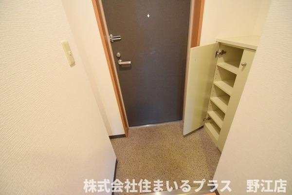 アネシス鶴見の玄関