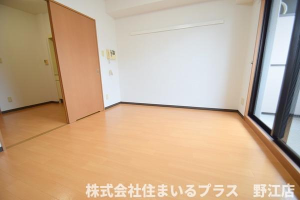 アネシス鶴見の洋室