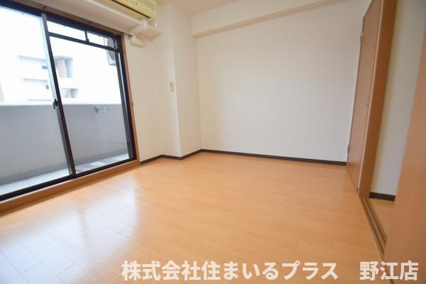 アネシス鶴見の洋室