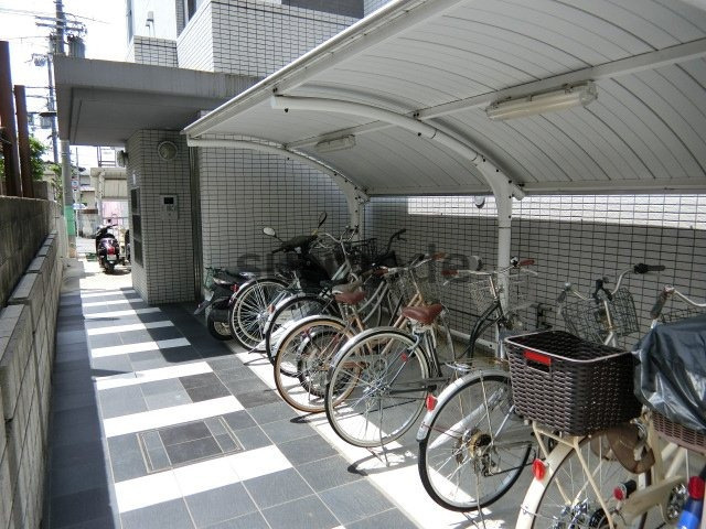 ピュールの駐車場