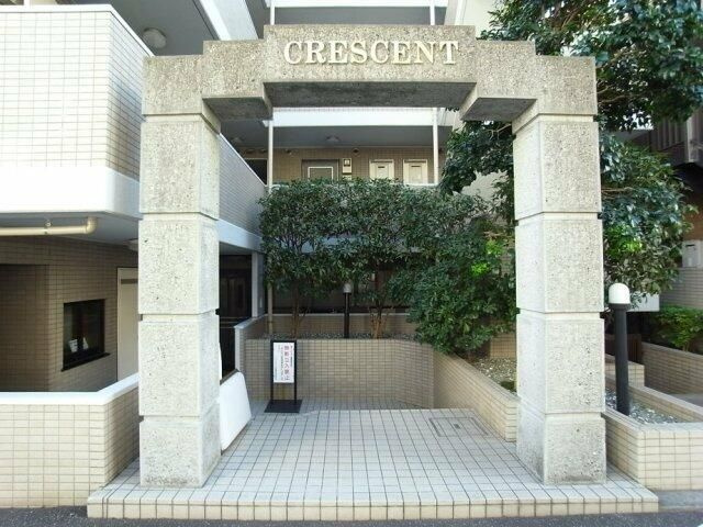 クレッセント本蓮沼のエントランス