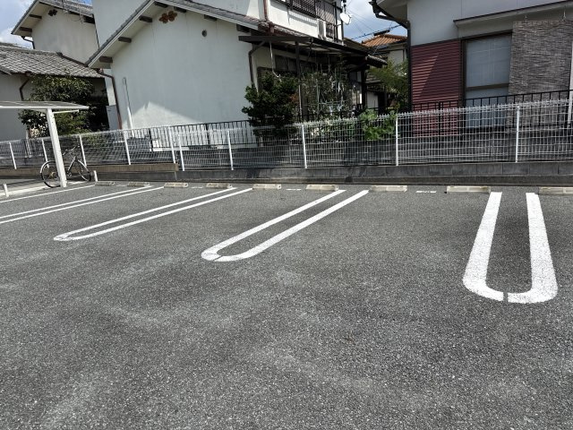 メゾン’Reeの駐車場