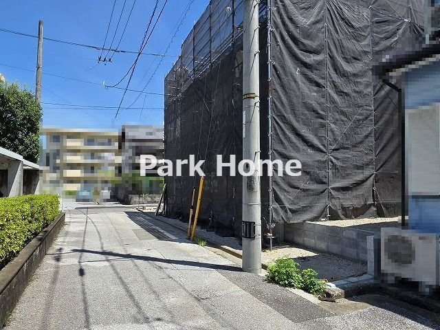 高知市比島町　新築戸建ての前面道路含む現地写真