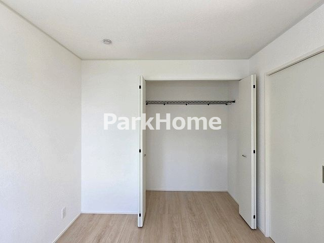 高知市比島町　新築戸建ての収納|１F:5.2洋室クローゼット