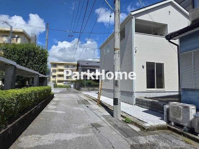 高知市比島町　新築戸建ての前面道路含む現地写真