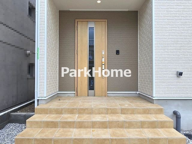 高知市比島町　新築戸建ての玄関