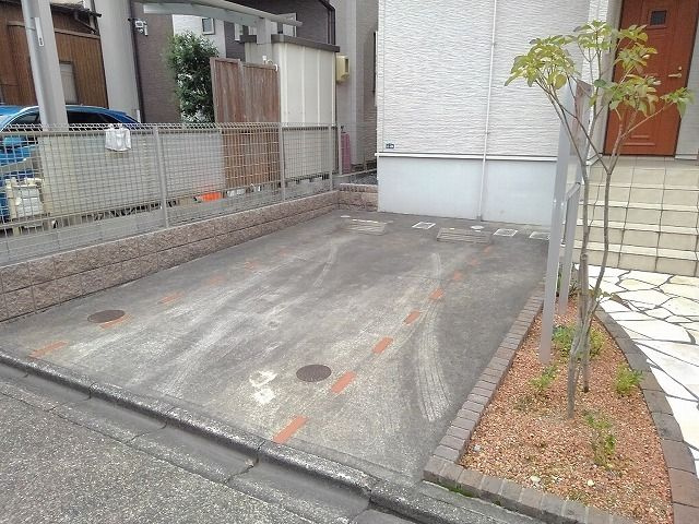 ソフィアコートの駐車場