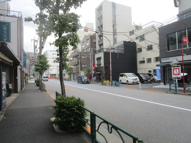 荒川区西日暮里１丁目のビル
