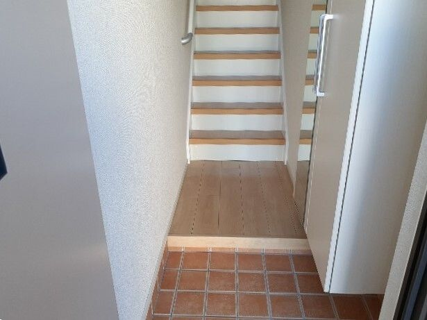 ネオコティ　大宝の玄関