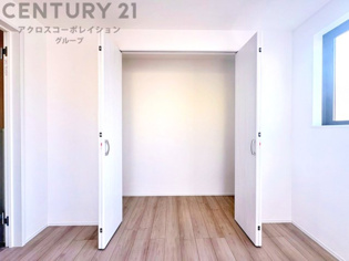 衣類やアクセサリー、小物類の収納が便利で整理整頓がしやすく、部屋の美観を保ちつつ、スペースを最大限に活用できます。衣服のしわやダメージを防ぎ、長持ちさせることができます。