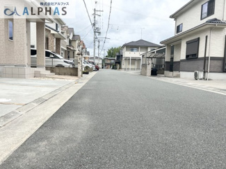【前面道路含む現地写真】 | 高砂市梅井二丁目　一戸建て | ■開発分譲地内で綺麗な街並み♪前面道路幅員約6ｍ以上の為、駐車がしやすい♪