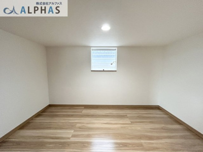 【収納】 | 高砂市梅井二丁目　一戸建て | ■大容量の納戸があり、お部屋がスッキリと片付きます♪