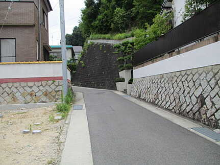 西区己斐東２丁目の前面道路含む現地写真