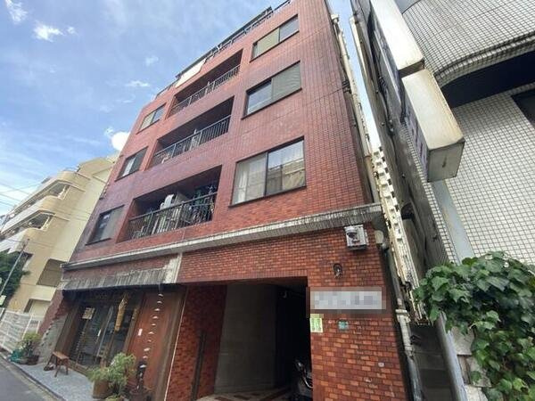 メゾン王城のエントランス|建物の内部です