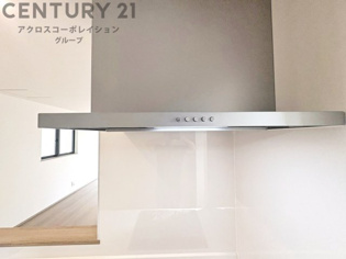 パワフルな吸引力で調理中の臭気等をしっかり処理してくれ、室内を快適に保ってくれます。