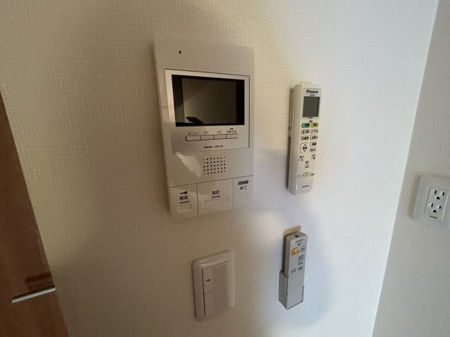 ピア旭町のセキュリティ|モニター付きインターホンで急な来客でも確認でき、安心です！（同仕様のお部屋のお写真です）