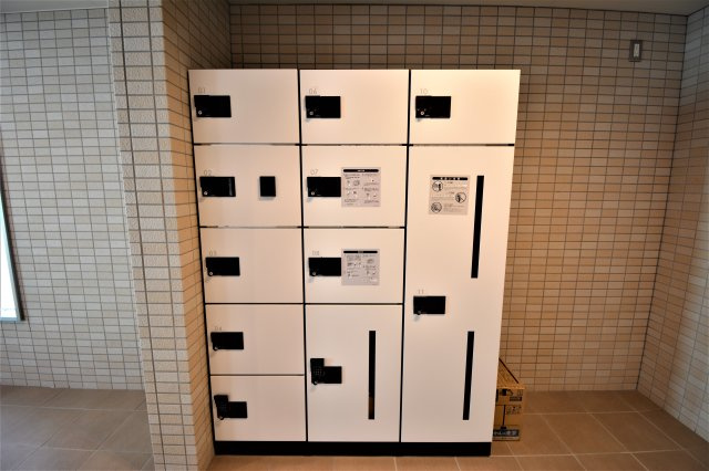 ピア旭町のその他|宅配ボックス完備で荷物の受取に便利です♪