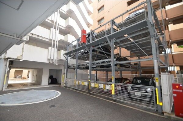 リベール名駅南の駐車場