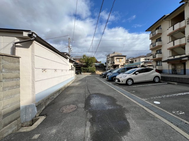 シャーメゾンENGLISCHの駐車場