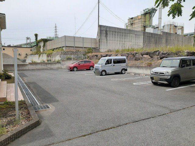 アロッジオ・アルバの駐車場