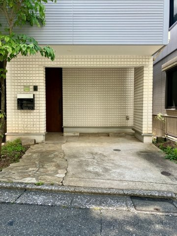 上目黒戸建の駐車場