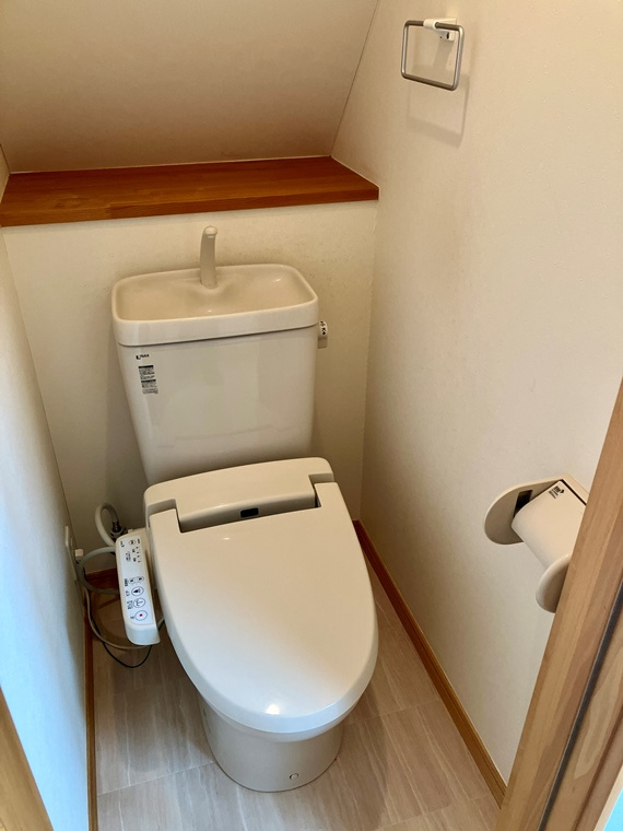 上目黒戸建のトイレ