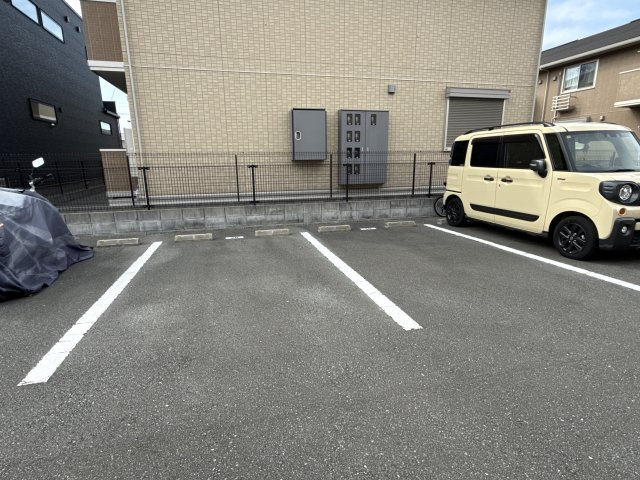 メゾンフォレストの駐車場