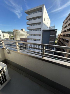 【バルコニー】 | グランシティレジデンス京都駅前　（旧：GARNET RESIDENCE 七条河原町） | 暖かな日差しのふりそそぐバルコニー