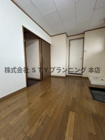 仲介手数料0円！荻須マンションの居間・リビング