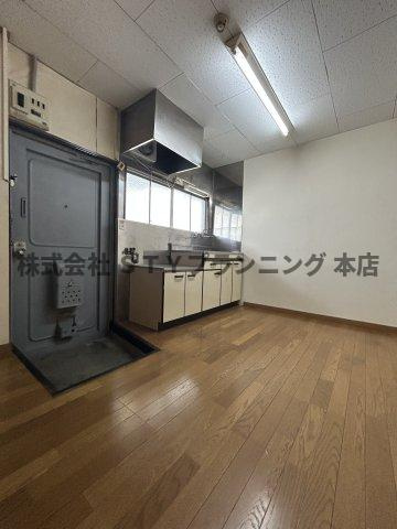 仲介手数料0円！荻須マンションの居間・リビング