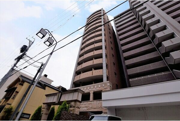 プレサンス泉アーバンゲートの外観