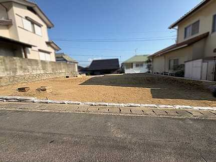 西区己斐東２丁目 の前面道路含む現地写真