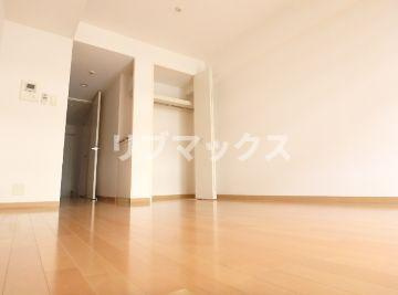 【居間・リビング】ドゥーエ横濱台町
