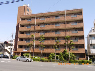 【外観】 | 穏やかな風と陽光を導き、プライバシーに配慮された設計プランを採用し、居住性を一段と心地よいものにしています。