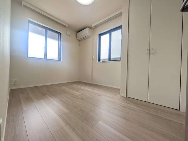 下連雀2丁目ヘーベルハウスの洋室