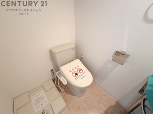 温水洗浄便座付きのトイレです♪